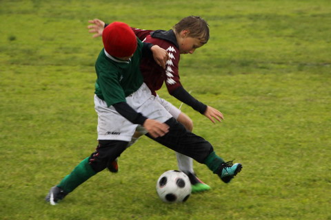 Стартовый матч дебютного розыгрыша "Лиги Чайников Junior" по Soccer7 сопровождался непрекращающимся ливнем
